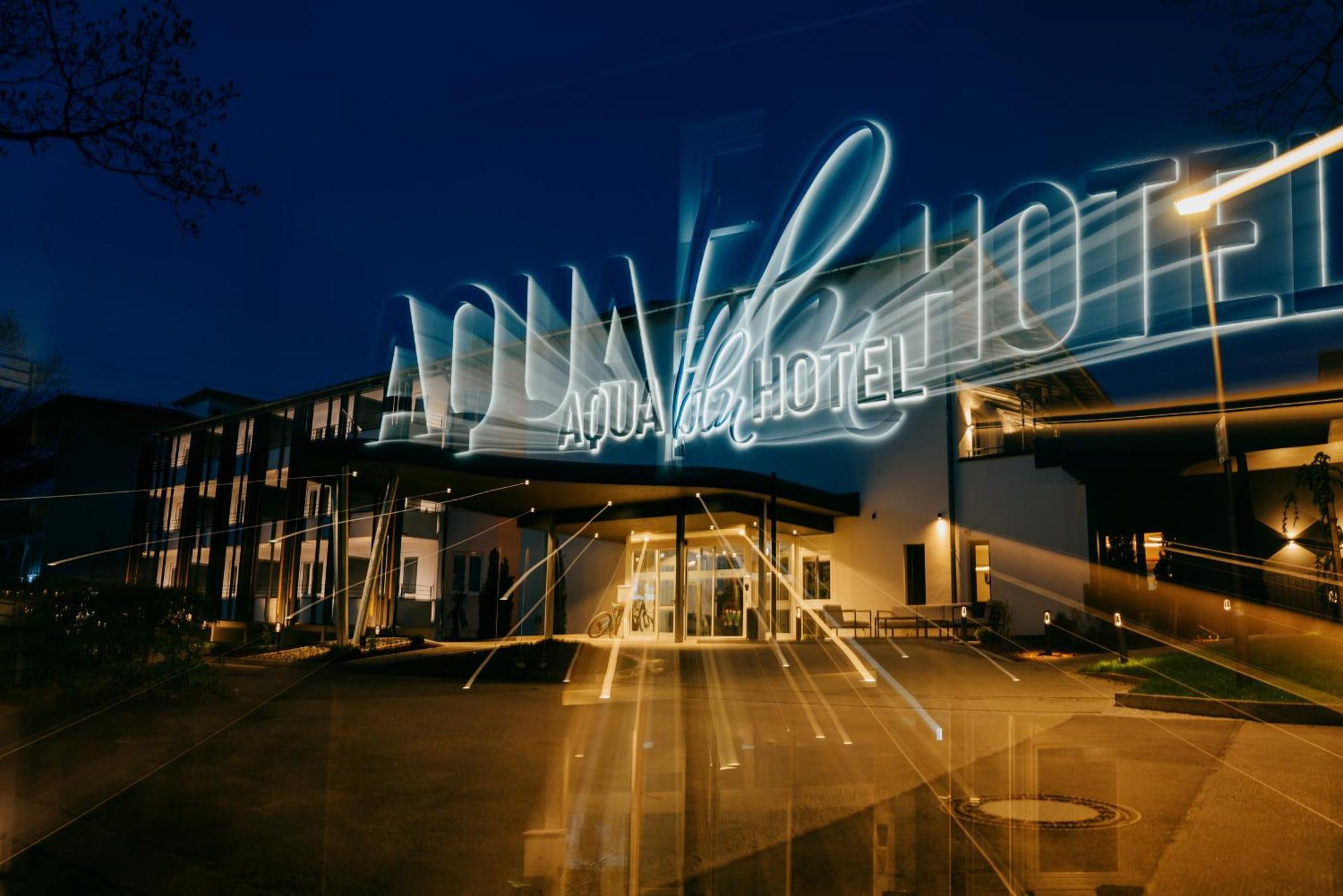 Aqua Blu Hotel บาดฟึสซิง ภายนอก รูปภาพ